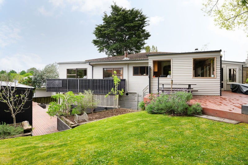 43 Bretton Terrace, Hillcrest, Hamilton - Carousel 1