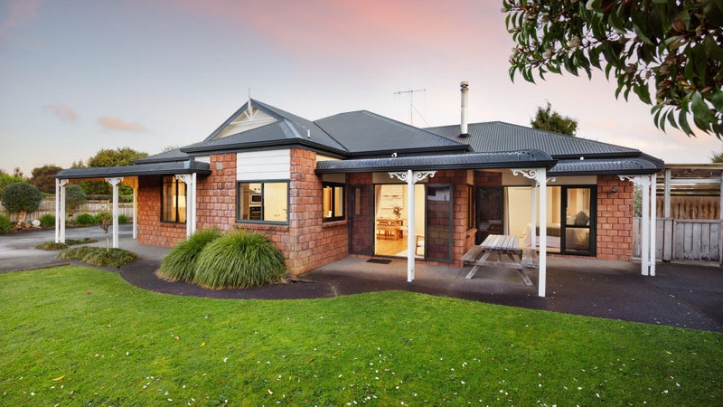 11 Claymore Place, Flagstaff, Hamilton - Carousel 1