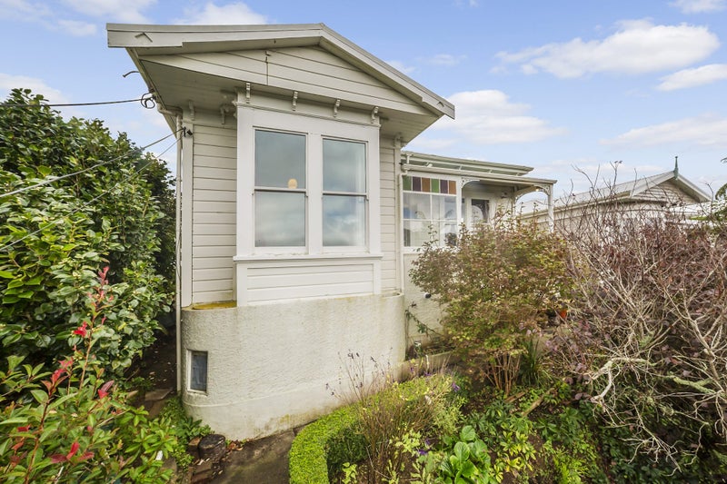 7 Fairview Crescent, Kelburn, Wellington - Carousel 1