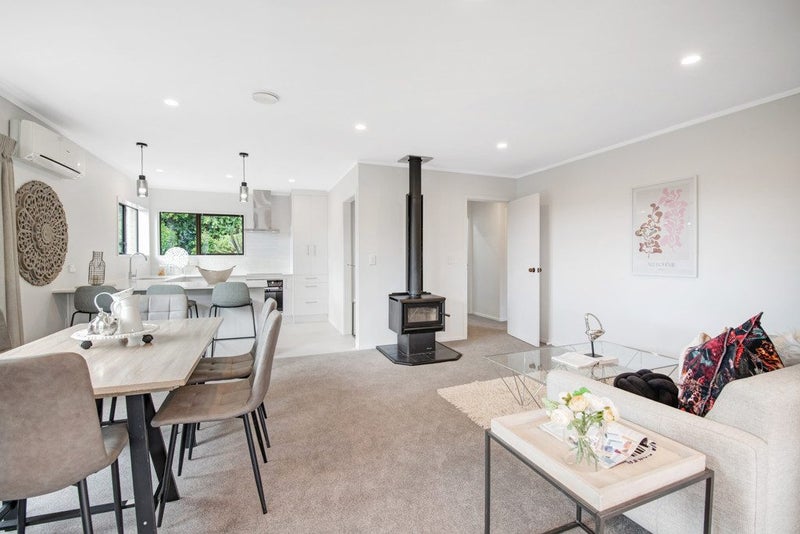 2/4 Eagle Place, Red Beach, Whangaparāoa - Carousel 2