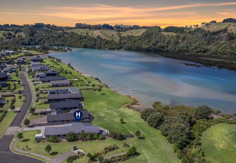 2 Admiral Drive, Cooks Beach - Carousel 1