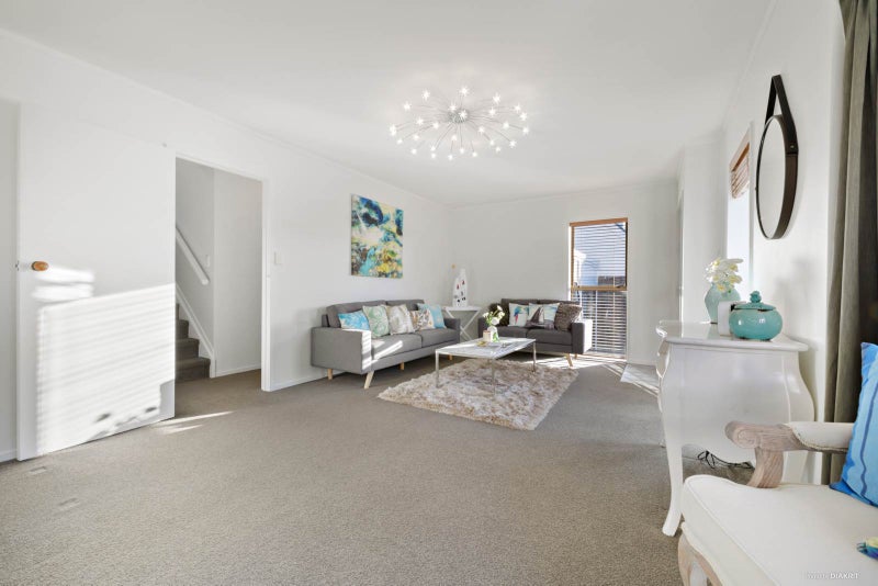 2/148 Prince Regent Drive, Half Moon Bay, Auckland - Carousel 2
