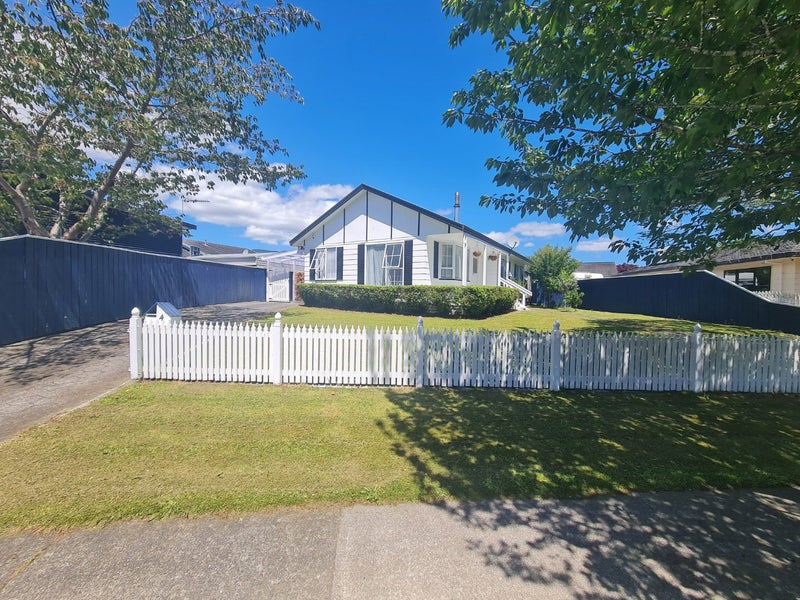 4 Delaware Grove, Totara Park, Upper Hutt - Carousel 20