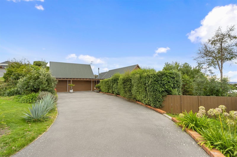26 Woodside Common, Westmorland, Christchurch - Carousel 1