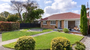 11 Japonica Drive, Beach Haven, Auckland - Carousel 1