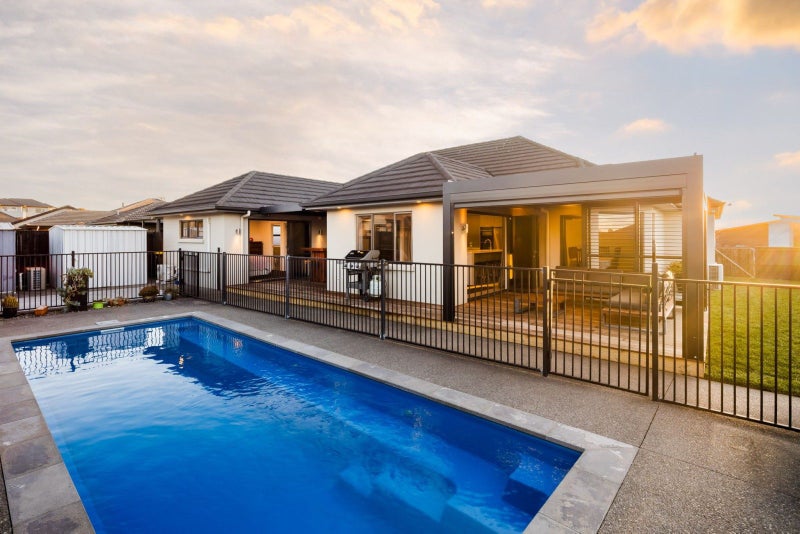 6 Santiago Place, Flagstaff, Hamilton - Carousel 1