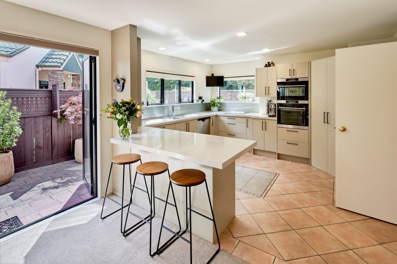 2/139 Knights Road, Hutt Central, Lower Hutt - Carousel 1