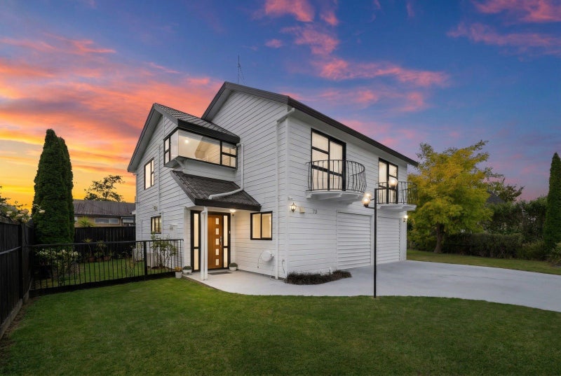 73 Gilbass Avenue, Hamilton Lake, Hamilton - Carousel 1