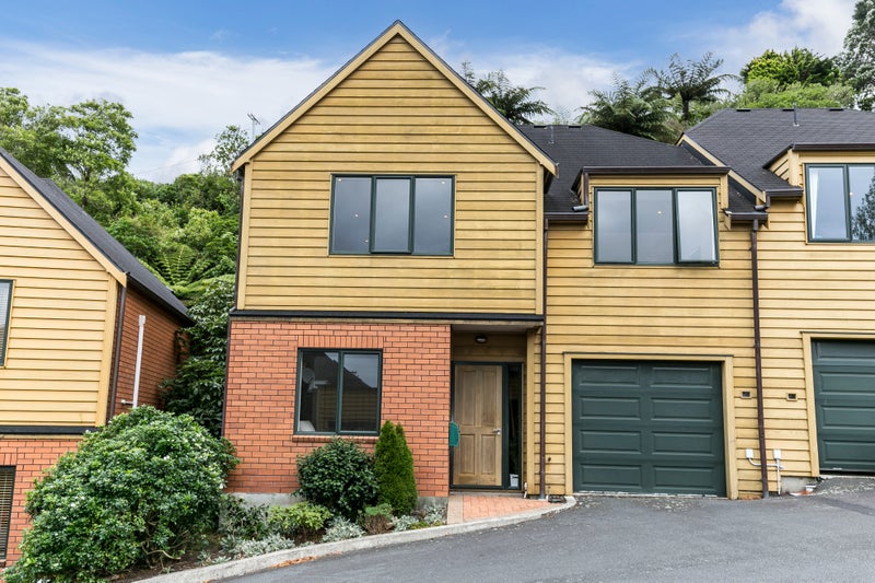 38 Futuna Close, Karori, Wellington - Carousel 1
