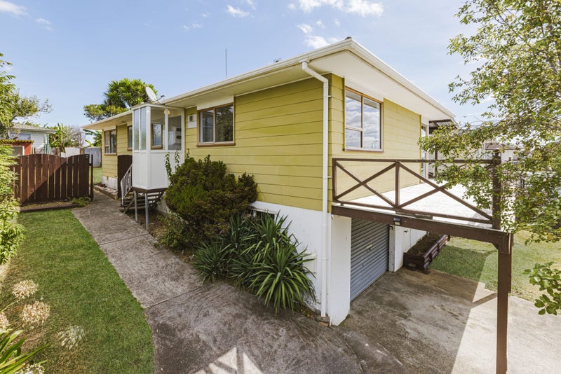 7 Maytime Street, Clover Park, Auckland - Carousel 2