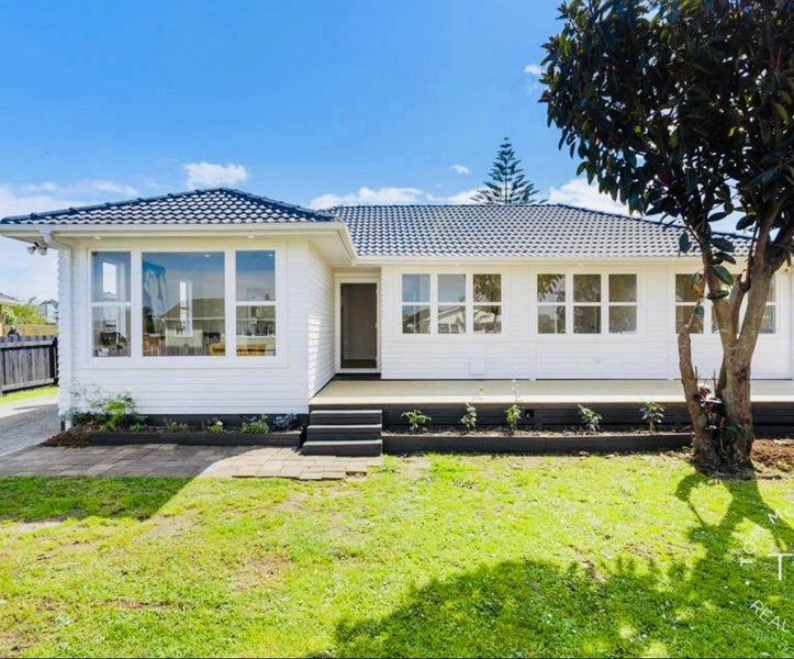 3 Corsair Crescent, Mangere, Auckland - Carousel 1