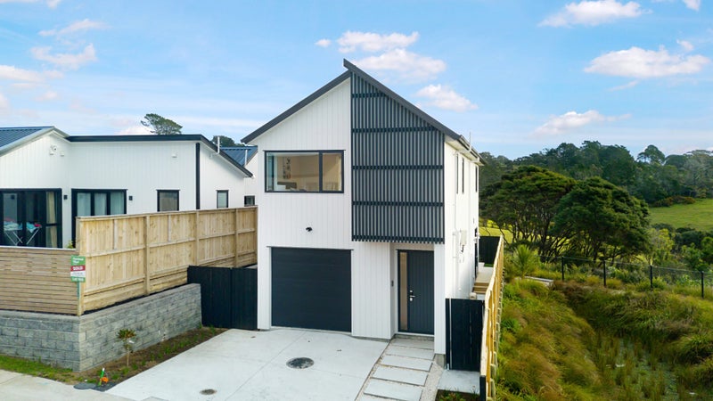 33 Biokovo Street, Massey, Auckland - Carousel 1