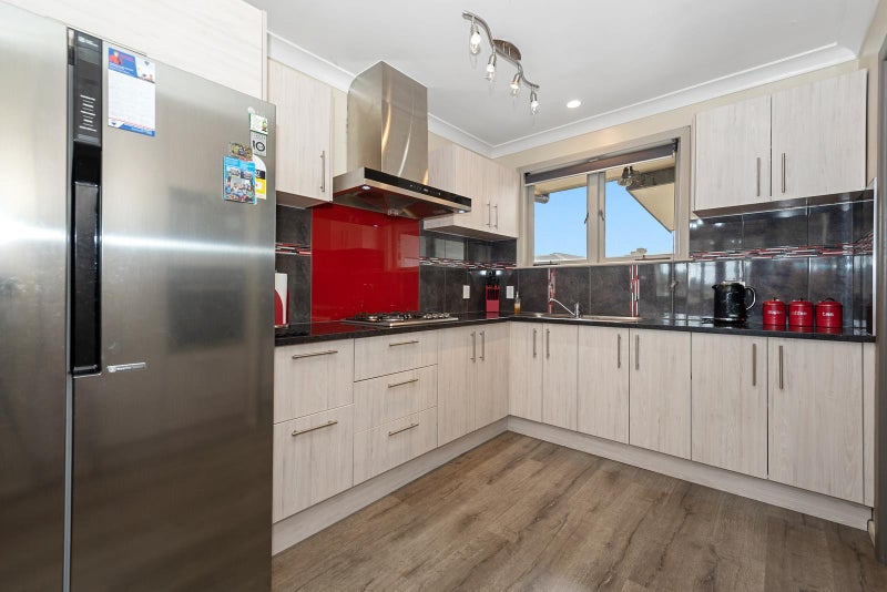 41 Collins Road, Melville, Hamilton - Carousel 2