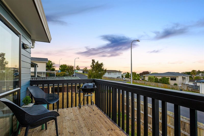 38 Garton Drive, Massey, Auckland - Carousel 2