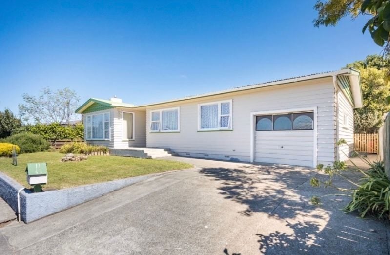 12 Leslie Avenue, Cloverlea, Palmerston North - Carousel 1