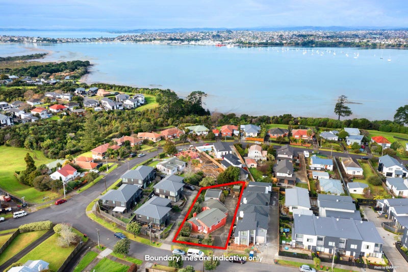 4 Lyndhurst Street, Wai O Taiki Bay, Auckland - Carousel 1