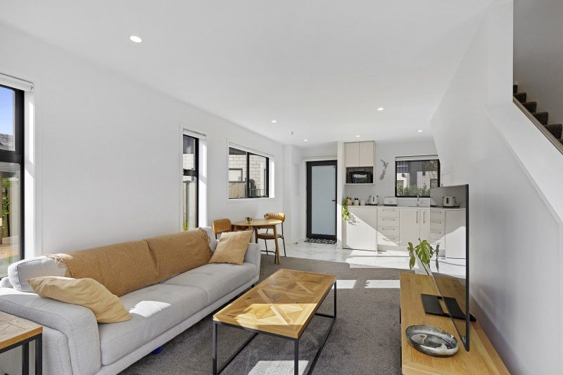 5/10 Avery Grove, Boulcott, Lower Hutt - Carousel 2