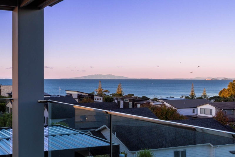 32 Bearing Parade, Long Bay, Auckland - Carousel 1