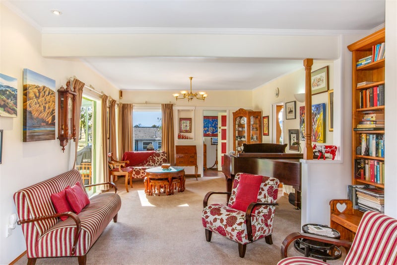 323 Main Road, Tawa, Wellington - Carousel 2