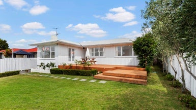 61 Glen Marine Parade, Glendene, Auckland - Carousel 1