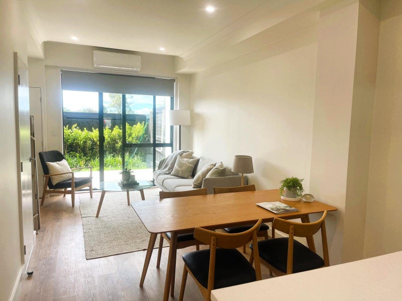 31 Parkwood Avenue, Westgate, Auckland - Carousel 2