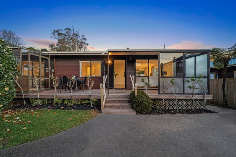 2/30 Selwyn Crescent, Forrest Hill, Auckland - Carousel 1