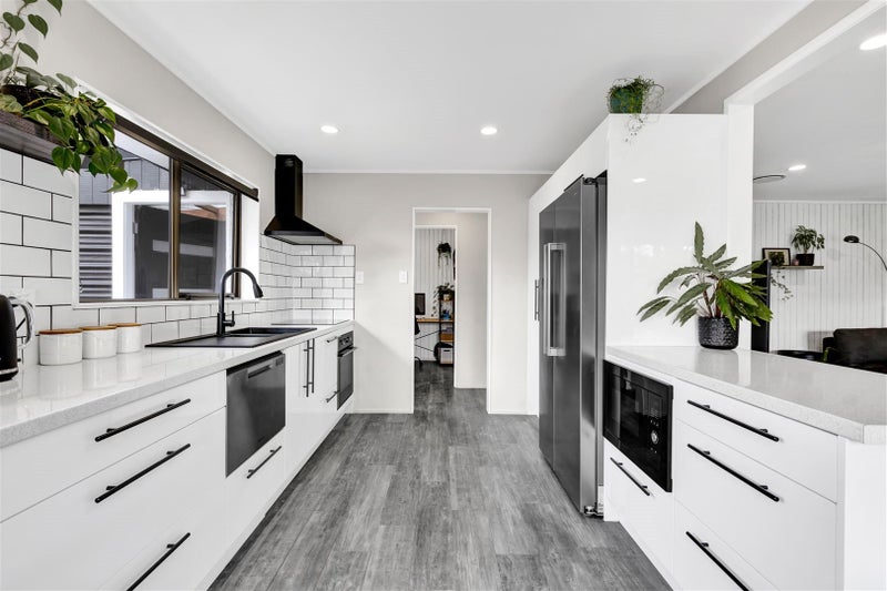 8 Jade Place, Bell Block, New Plymouth - Carousel 2
