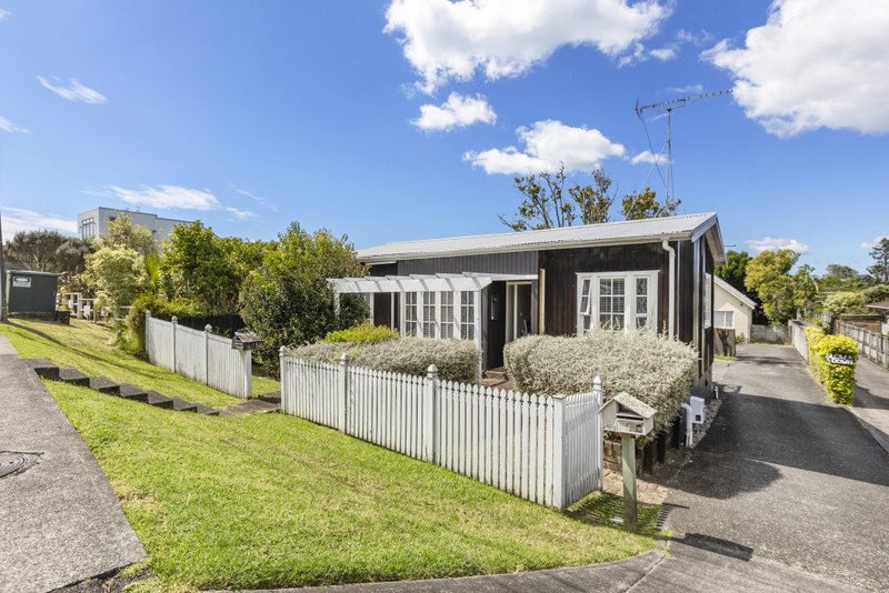 1/10 Wolsley Avenue, Milford, Auckland - Carousel 1
