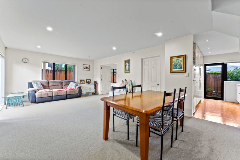 1/52 Taharoto Road, Takapuna, Auckland - Carousel 2