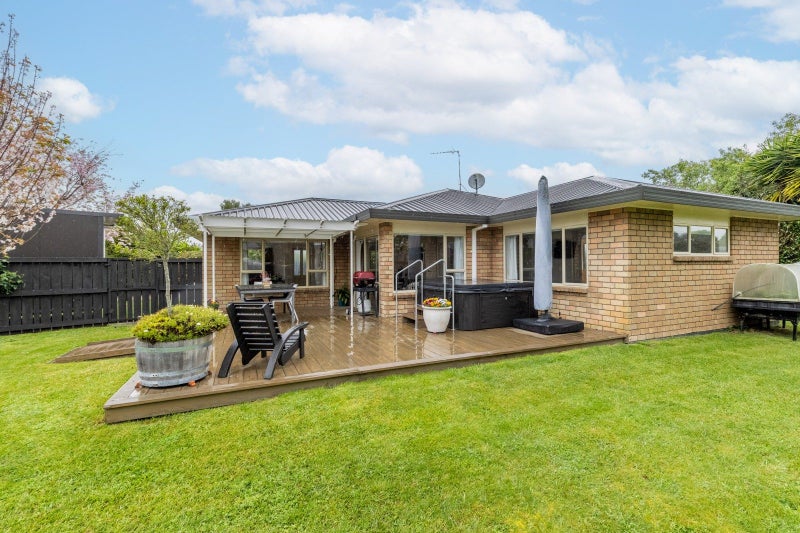 43 Bouverie Crescent, Flagstaff, Hamilton - Carousel 2