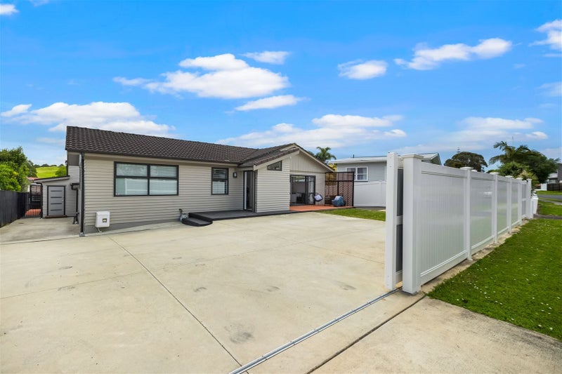 49 Minaret Drive, Bucklands Beach, Auckland - Carousel 1