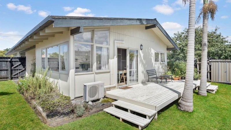 2/1A Yeovil Road, Te Atatu Peninsula, Auckland - Carousel 1