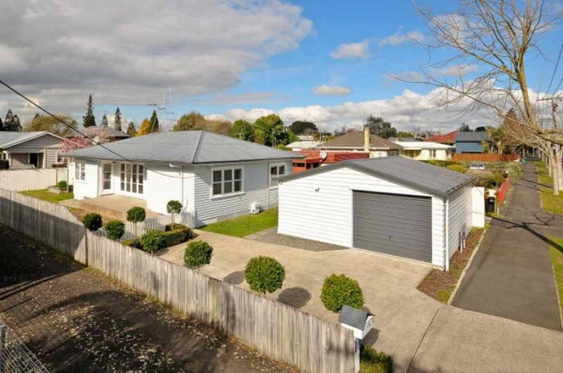 122 Fox Street, Hamilton East, Hamilton - Carousel 1