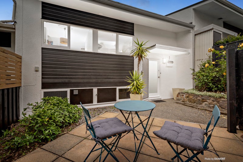 97B Warwick Street, Wilton, Wellington - Carousel 1