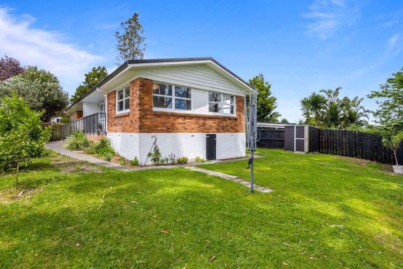 2/12 Oberon Place, Avondale, Auckland - Carousel 1