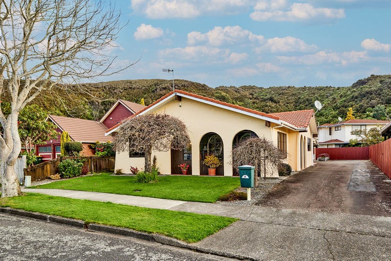 36 Waddington Drive, Naenae, Lower Hutt - Carousel 1