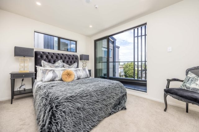 4 Tetrarch Place, Totara Vale, Auckland - Carousel 2