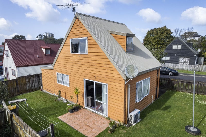 6 Caspian Close, New Lynn, Auckland - Carousel 1