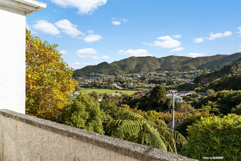 71 Sunshine Avenue, Karori, Wellington - Carousel 1