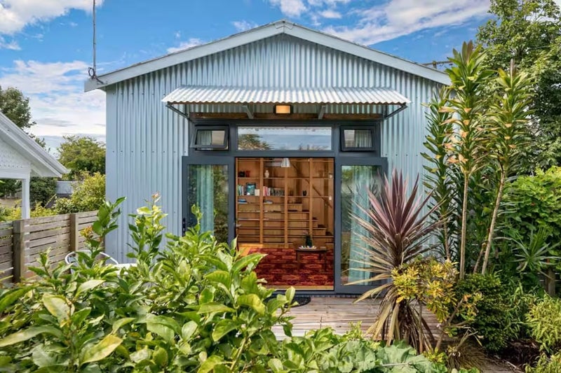 12 Mountain View Road, Morningside, Auckland - Carousel 1