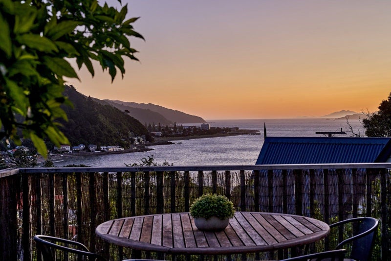 34 Ferry Road, Days Bay, Lower Hutt - Carousel 1