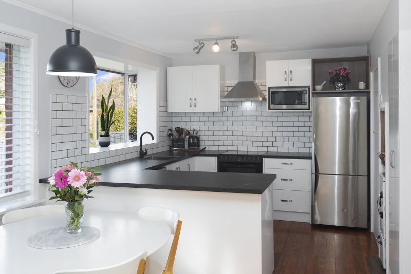 33 Flower Street, Bryndwr, Christchurch - Carousel 1