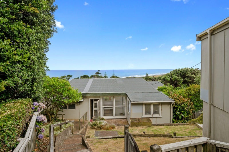 25 Domain Crescent, Waimauku - Carousel 1