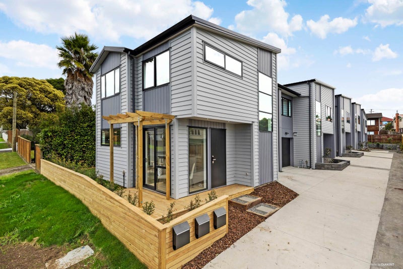 20A Coniston Avenue, Te Atatu South, Auckland - Carousel 2