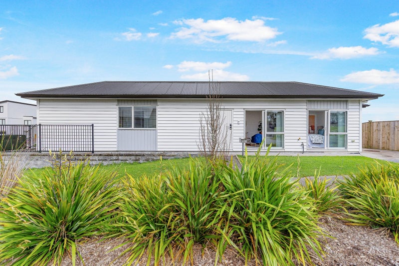 25 Matakohe Road, Westgate, Auckland - Carousel 1