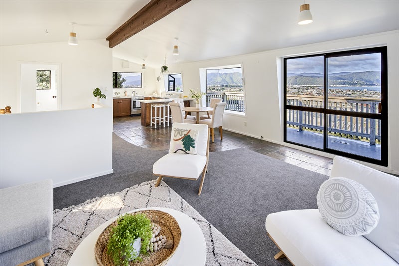 8 Korokoro Road, Korokoro, Lower Hutt - Carousel 1