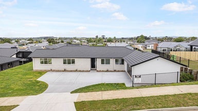 7 Kerr Crescent, Patumahoe, Pukekohe - Carousel 1