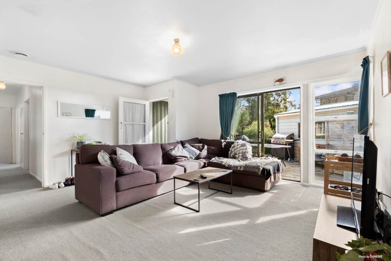 24 Lyford Crescent, Sunnynook, Auckland - Carousel 2