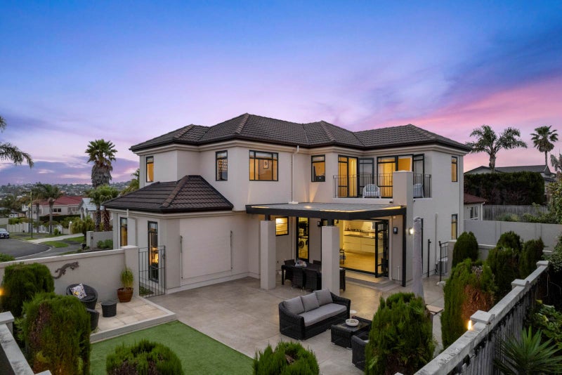 12 Courtneys, West Harbour, Auckland - Carousel 2