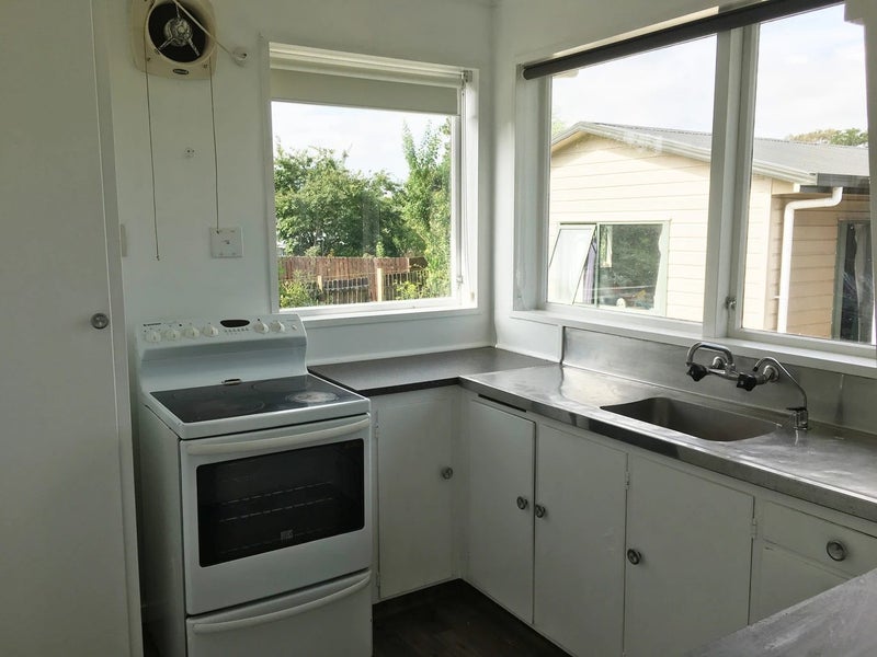 10 Maynard Place, Temple View, Hamilton - Carousel 2